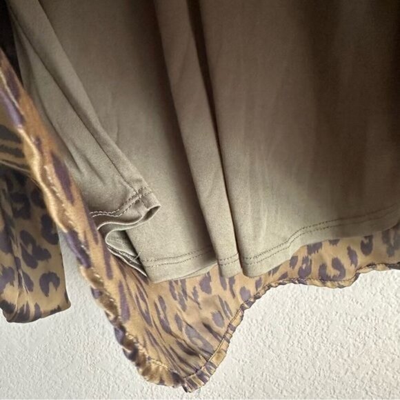 Adrienne Animal Print Green and black Size Small Long ballom sleeves - Picture 7 of 10